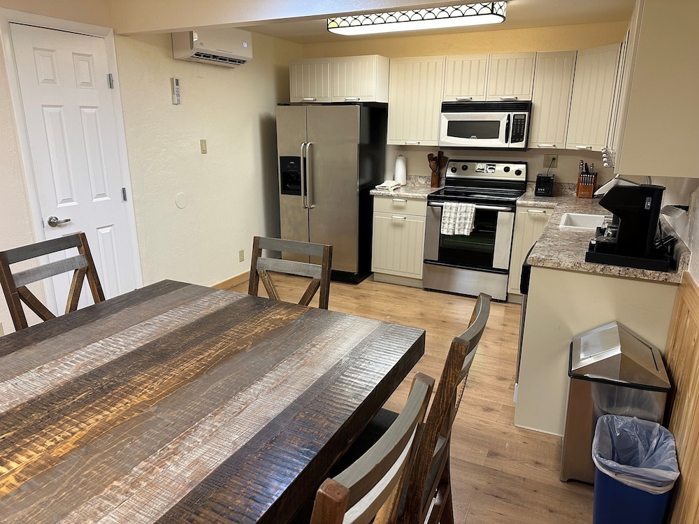 Family Apartment (Motel) (No Pets) photo 3