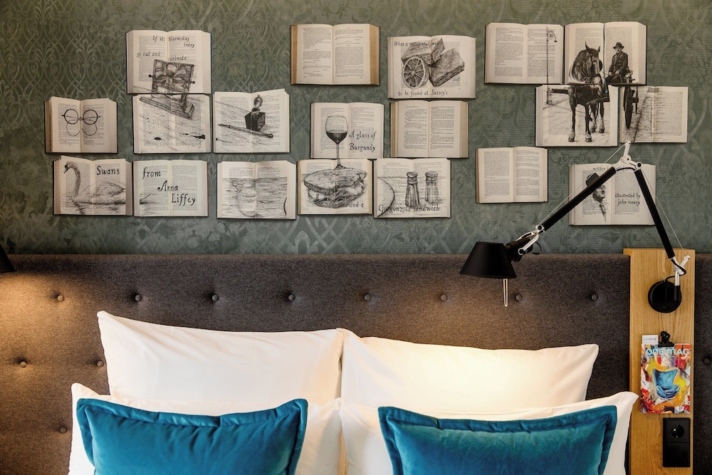 Comfort Room (with a queensize bed) photo 3