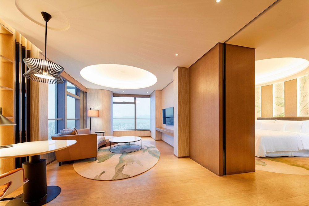 Executive Suite, 1 King Bed, Park View photo 1