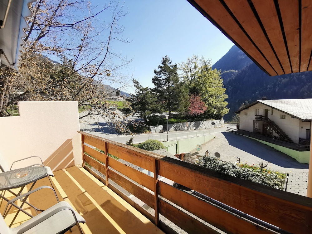Family Duplex - Photo 13