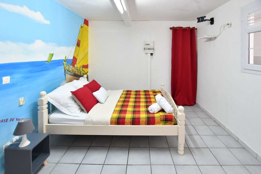 Comfort Apartment, 1 Queen Bed, Pool View, Sea Facing photo 2