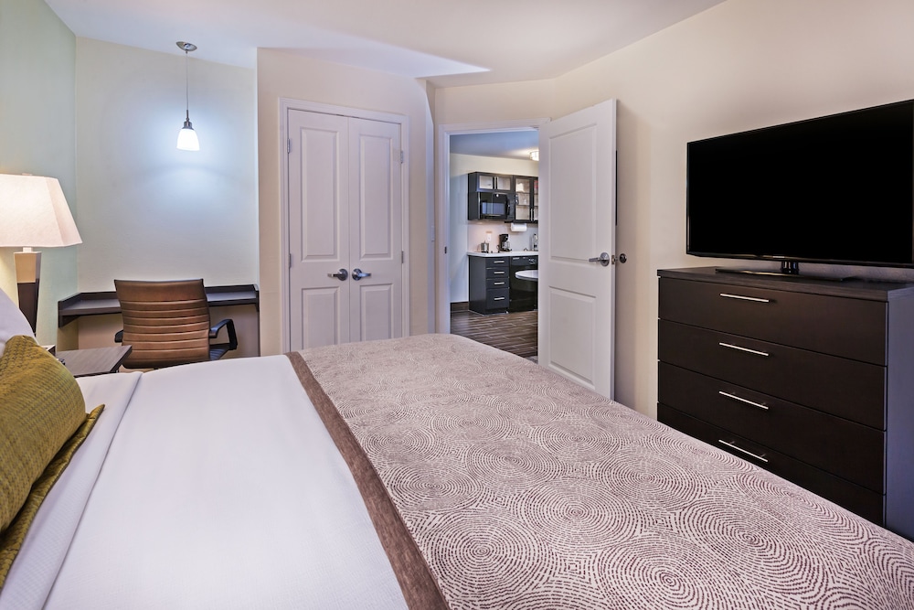 Suite, 1 Bedroom, Accessible (1 King, Comm) photo 2