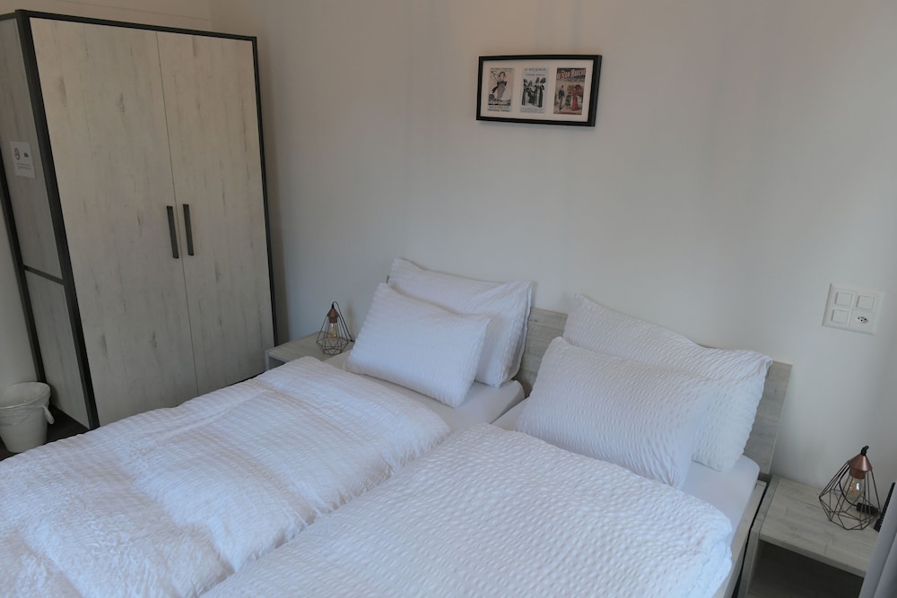 Premium Studio (No 3)