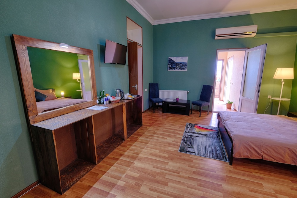 Family Room photo 1
