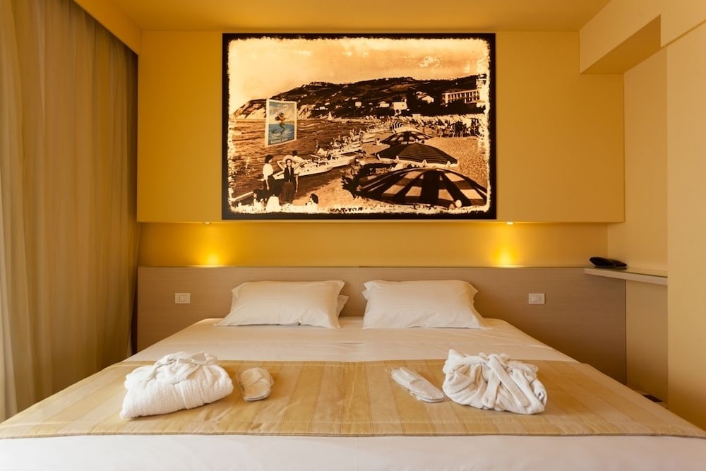 Standard Double Room Single Use, 1 Bedroom, Ocean View, Oceanfront photo 1