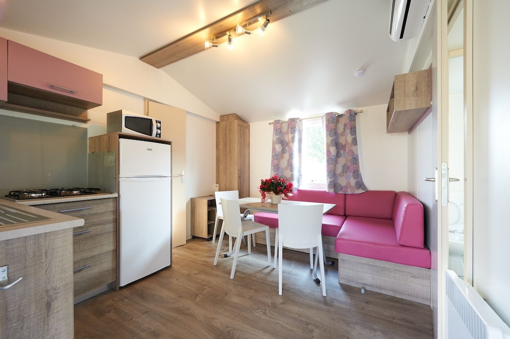Mobile Home, 2 Bedrooms, 2 Bathrooms photo 3