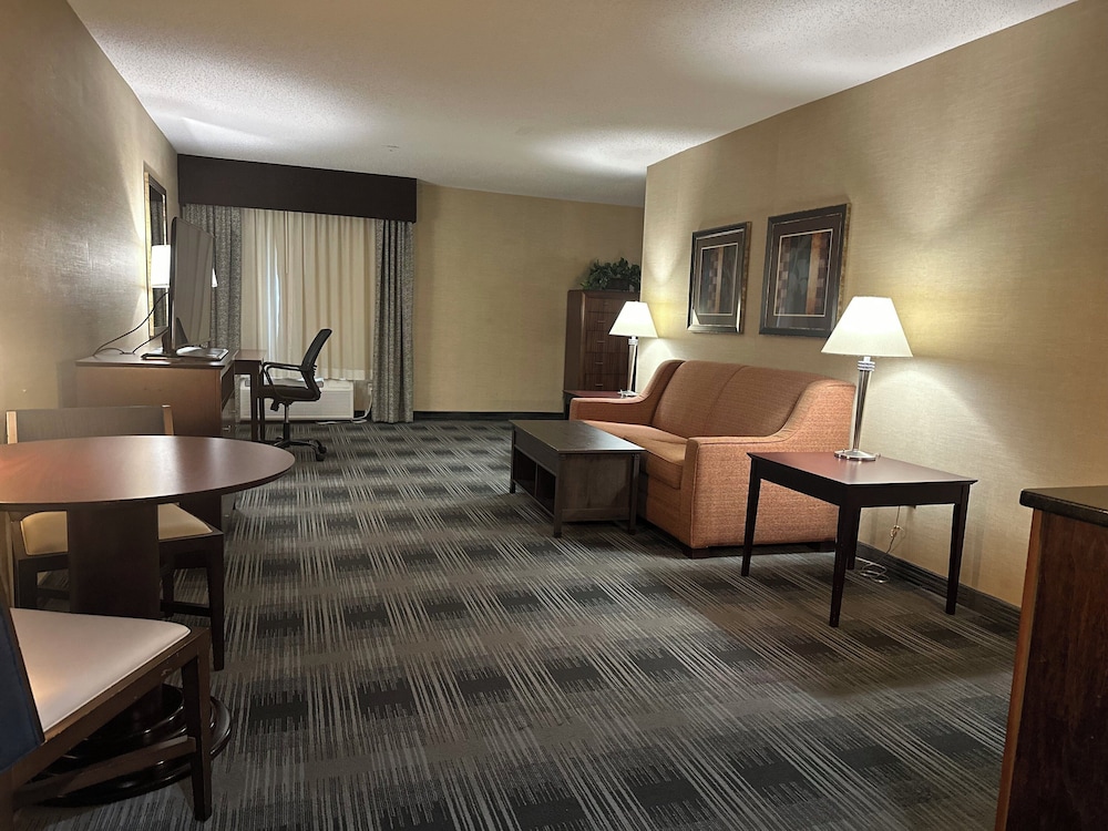 Suite, 2 Queen Beds - Photo 5