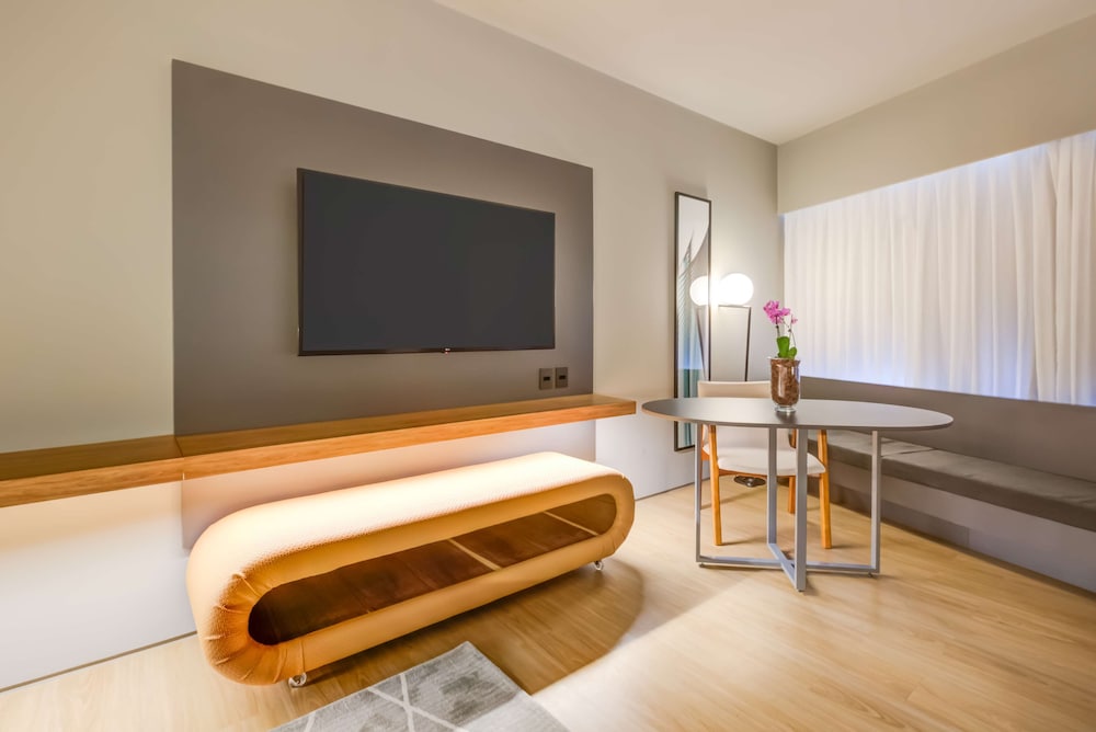 Deluxe Room, 1 King Bed - Photo 4