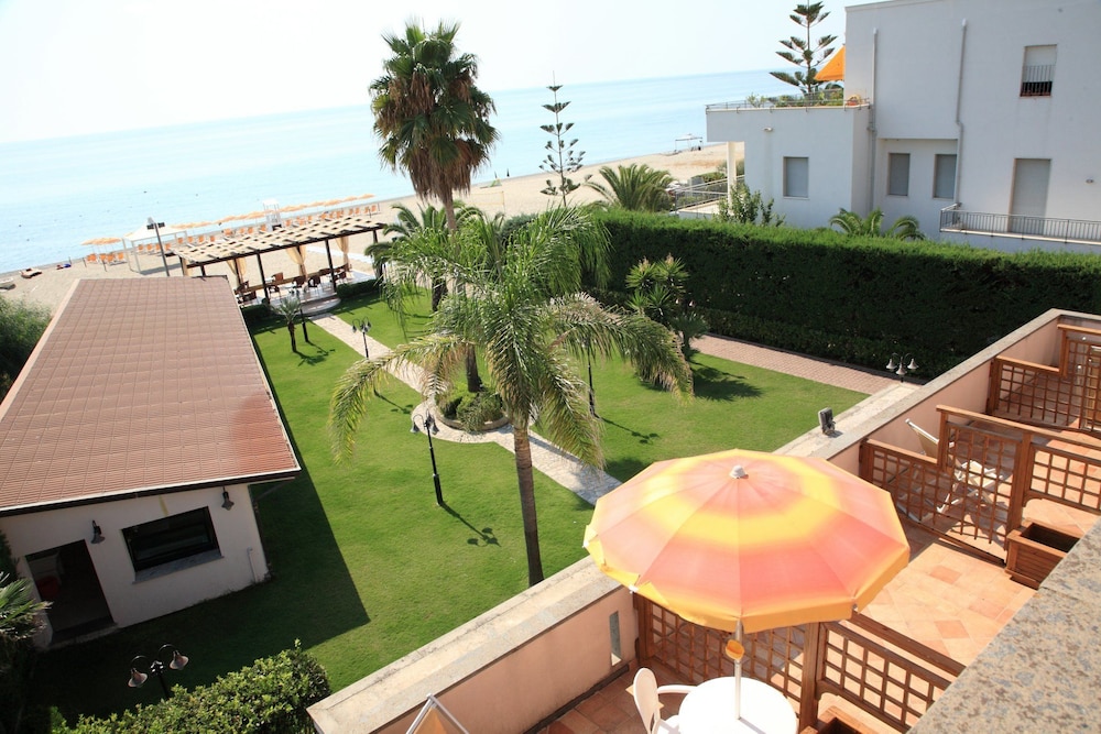 Standard Double Or Twin Room, Balcony, Sea View photo 2