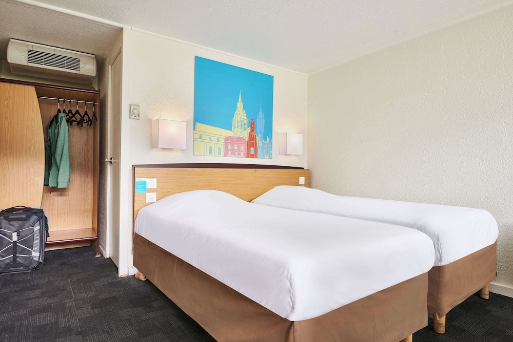 Standard Room, 2 Twin Beds - Photo 4