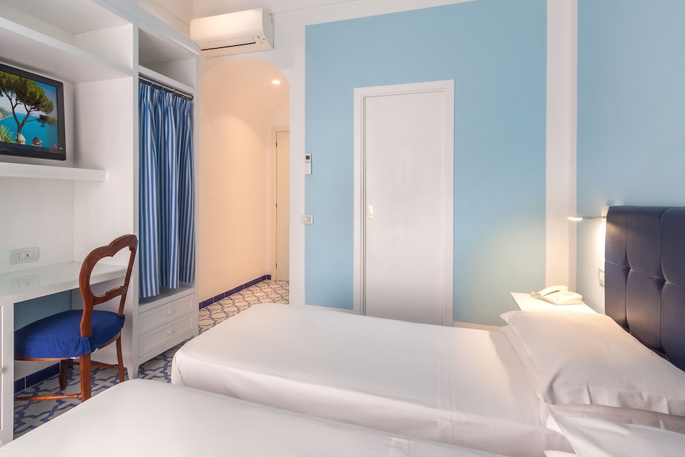 Standard Double or Twin Room - Photo 5