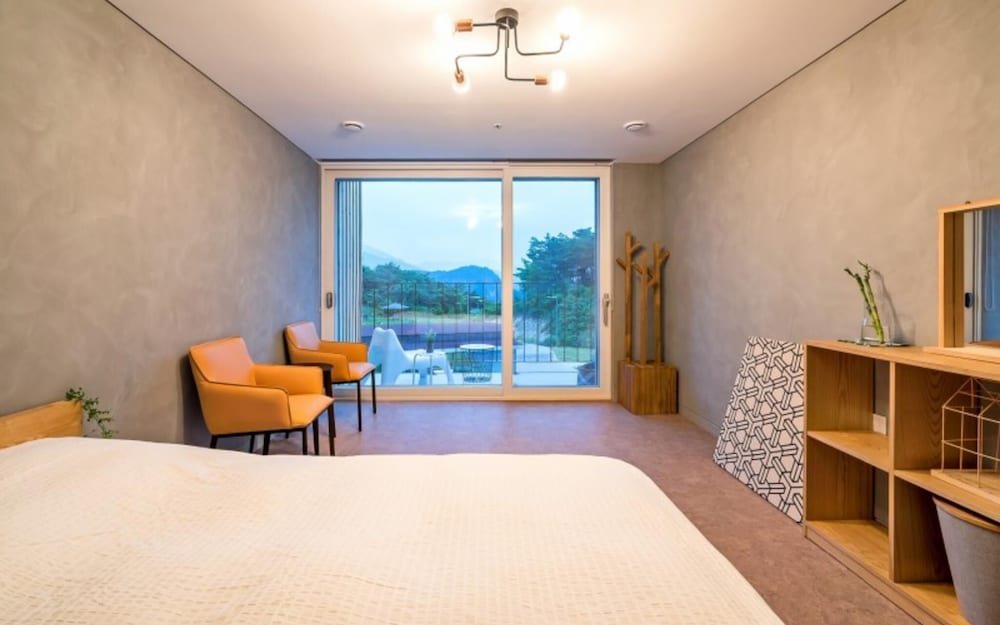 Room (Room 202) photo 3