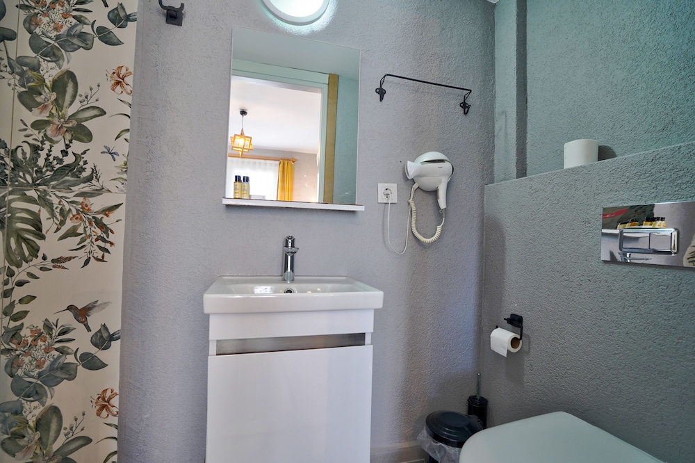 Standard Room - Photo 18