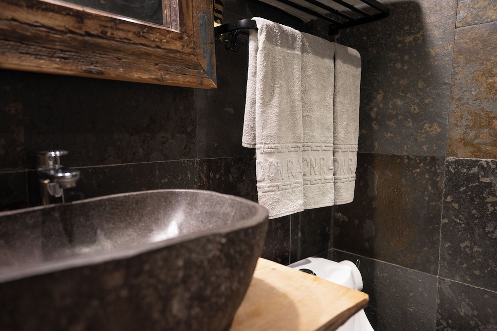 Standard Triple Room - Photo 7