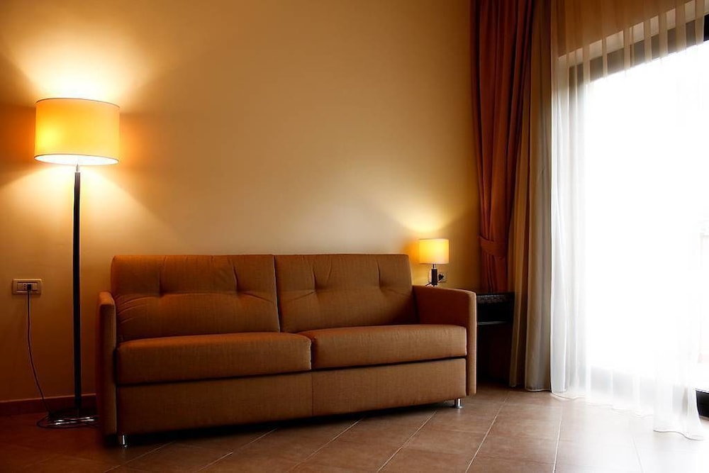 Classic Double Room, 1 Double or 2 Twin Beds, Sea View photo 2