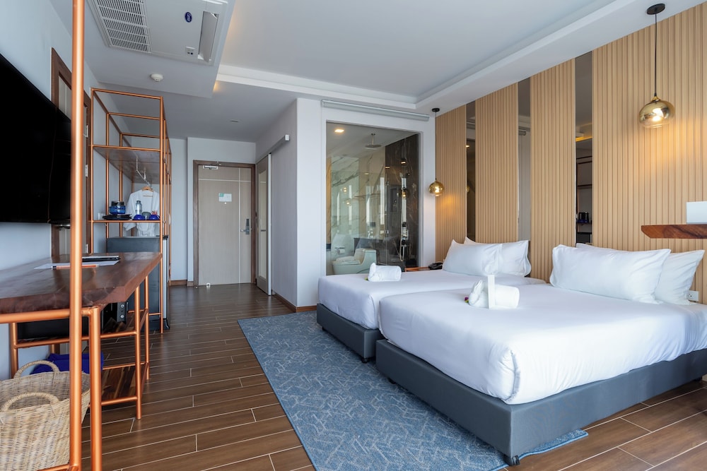 Premium Family Suite - Photo 18