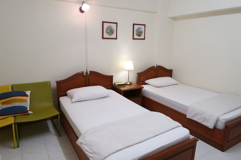 Deluxe Room, 2 Twin Beds, Bathtub, City View photo 2