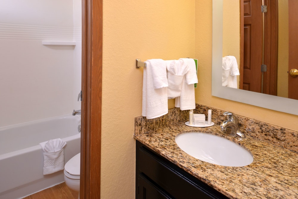 Suite, 2 Bedrooms - Photo 8