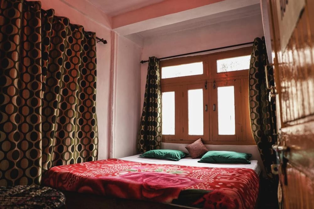 Deluxe Room, Shared Bathroom photo 2