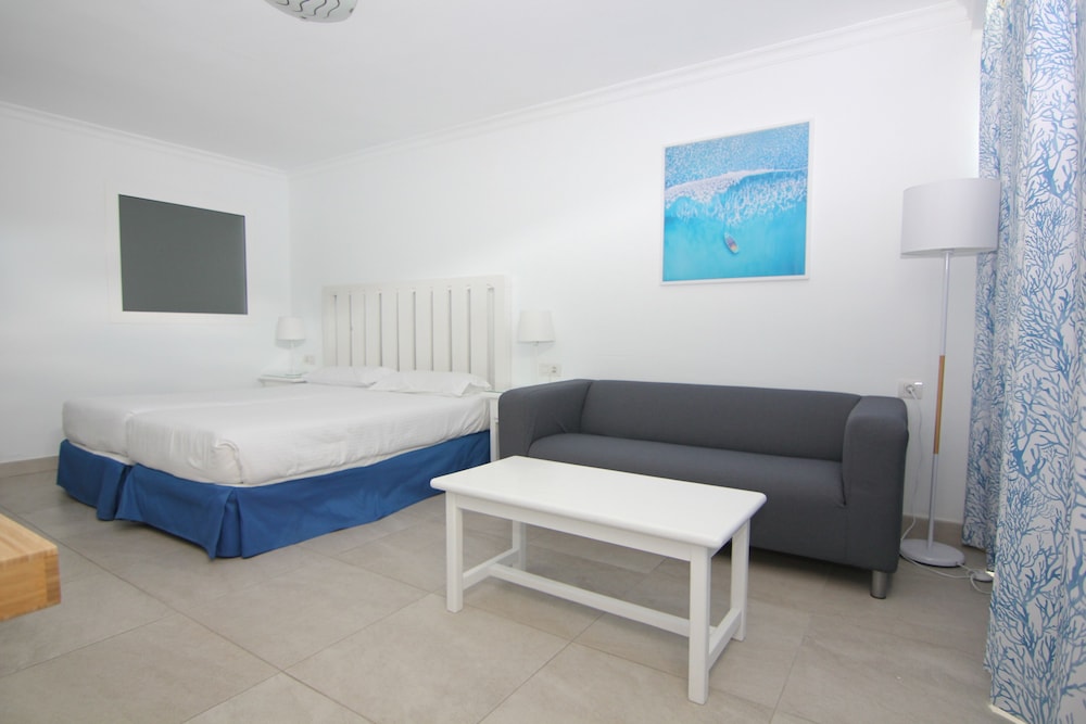 Standard Studio, 1 Queen Bed photo 2