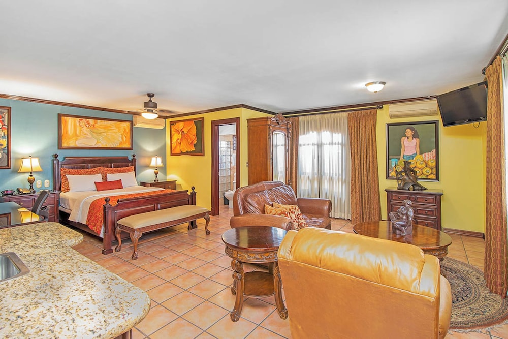 Executive Suite - Photo 1