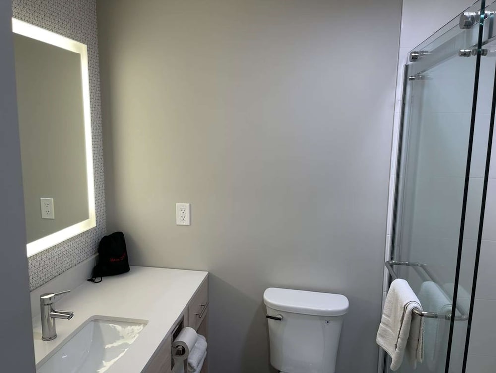 Standard Room, 2 Queen Beds, Non Smoking, Mountain View (Pet Friendly) - Photo 4