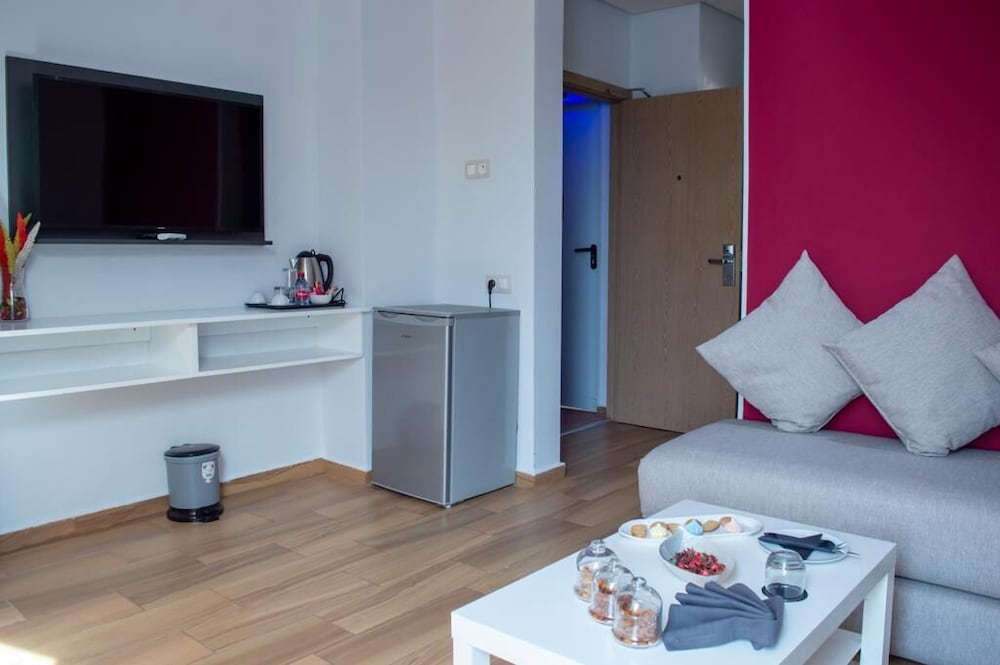 Family Apartment, 2 Bedrooms photo 2