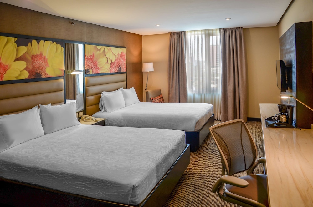 Room, 2 Queen Beds, City View - Photo 2