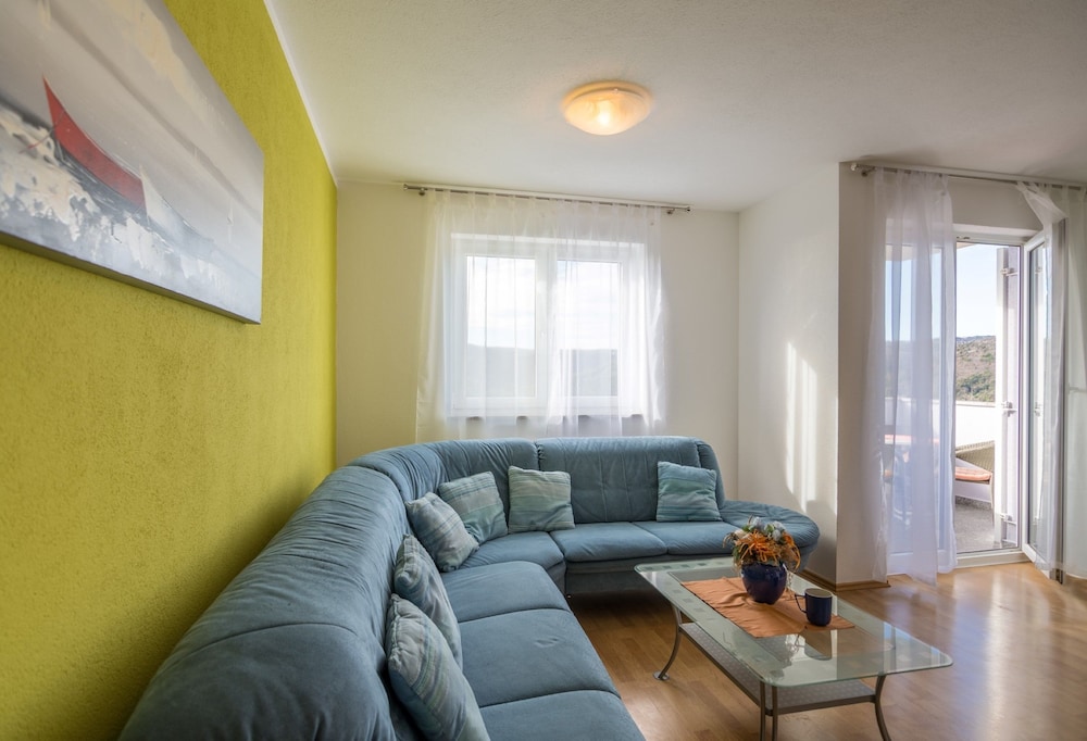 Comfort Apartment, 2 Bedrooms, Pool Access, Partial Sea View
