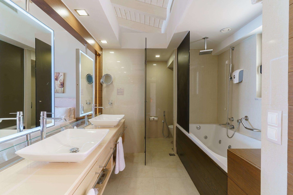 Premium Suite with Sea View photo 2