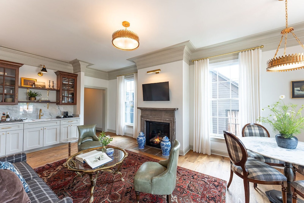 Suite (Sugar Maple Suite)