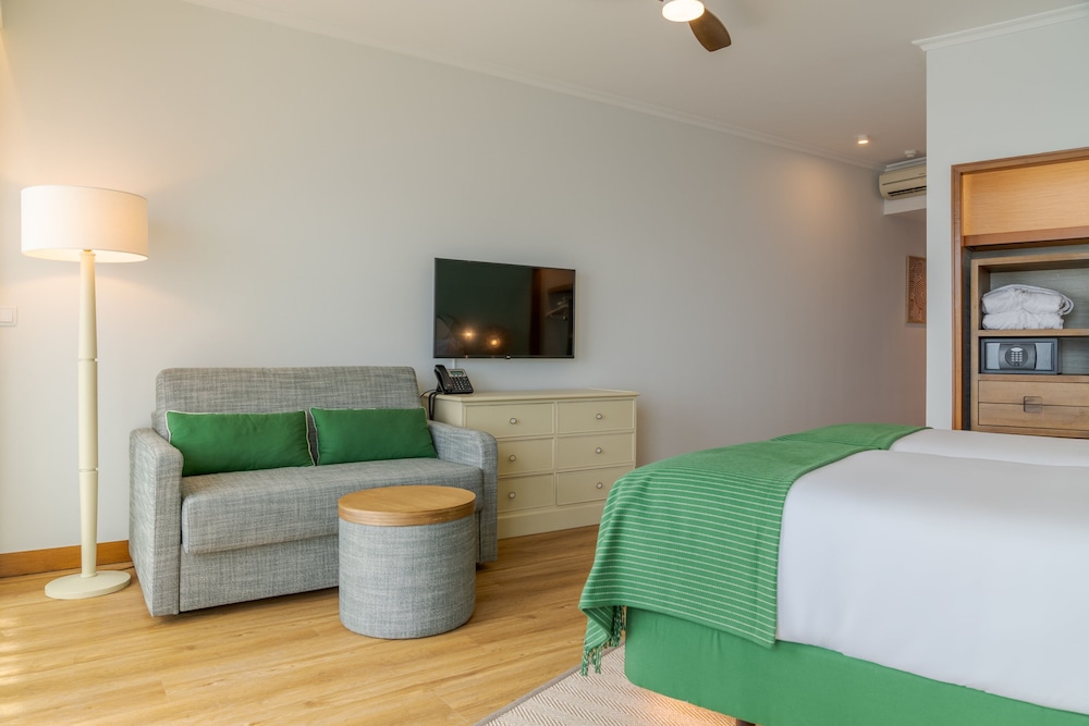 Superior Twin Room, Sea View - Photo 2