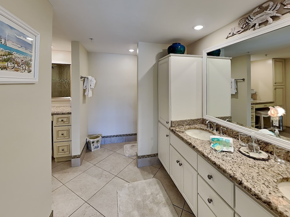 Condo (2 Bedrooms) photo 2