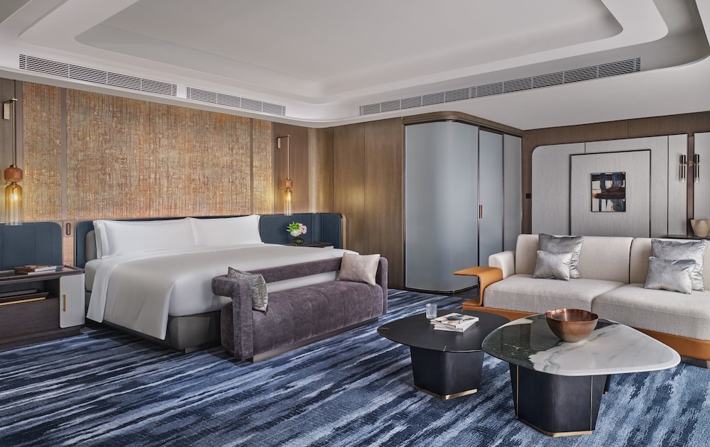 Royal Suite photo 2