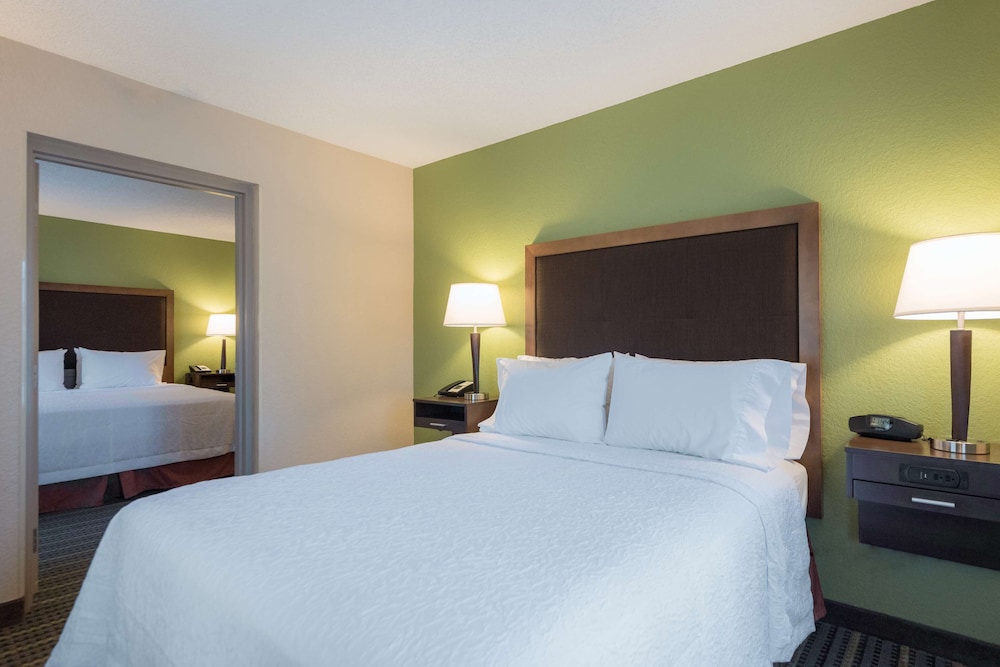 Suite, 1 King Bed, Non Smoking - Photo 3