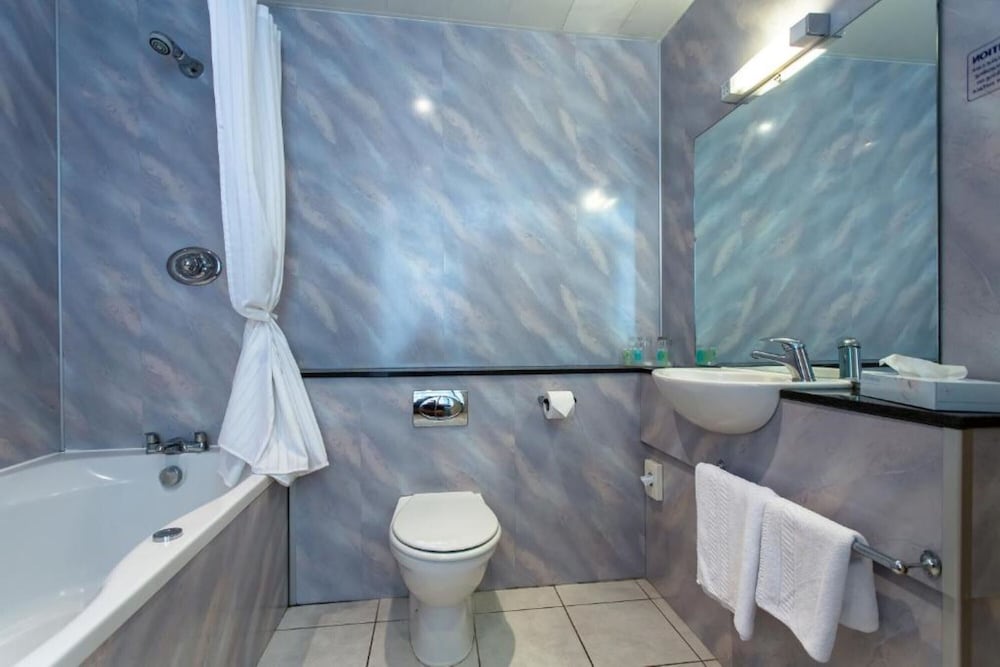 Standard Twin Room - Photo 2