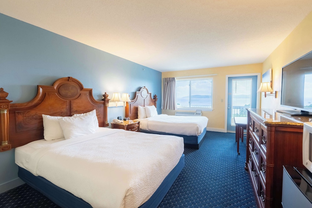 Standard Room, 2 Queen Beds, Balcony, Bay View - Photo 7