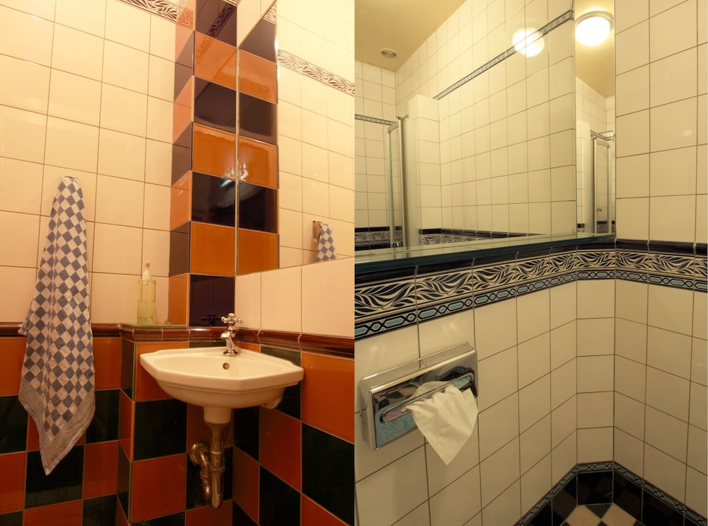 Single Room, 1 Twin Bed, Private Bathroom photo 2