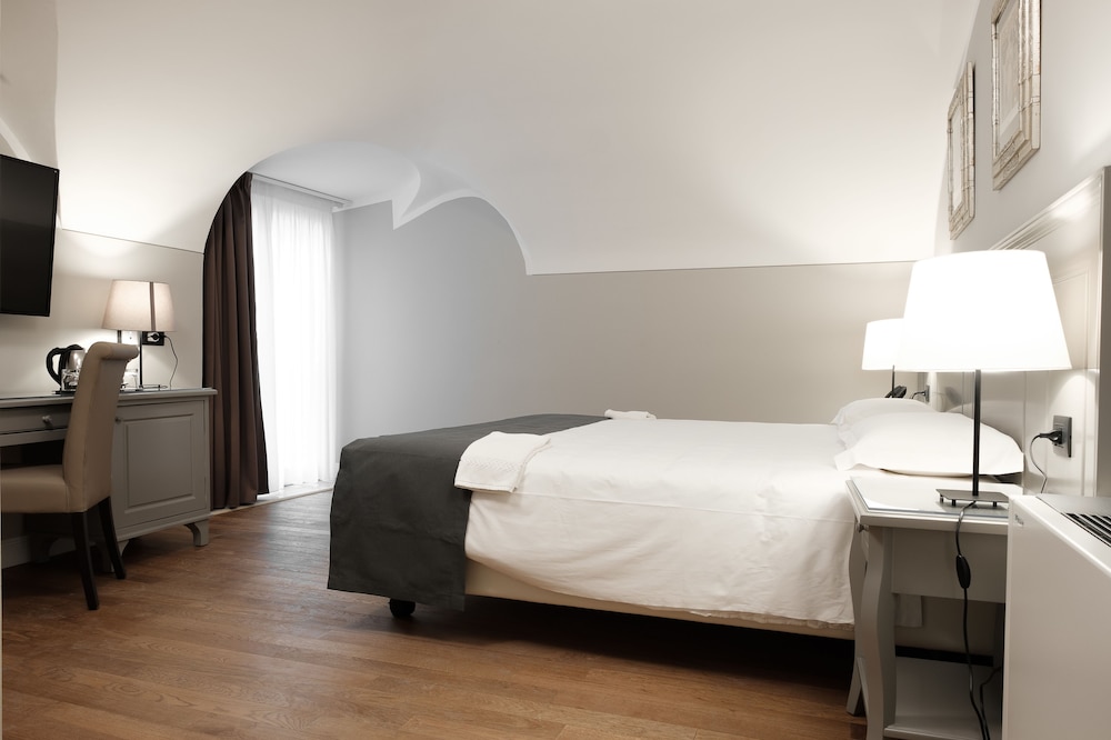 Executive Quadruple Room photo 3