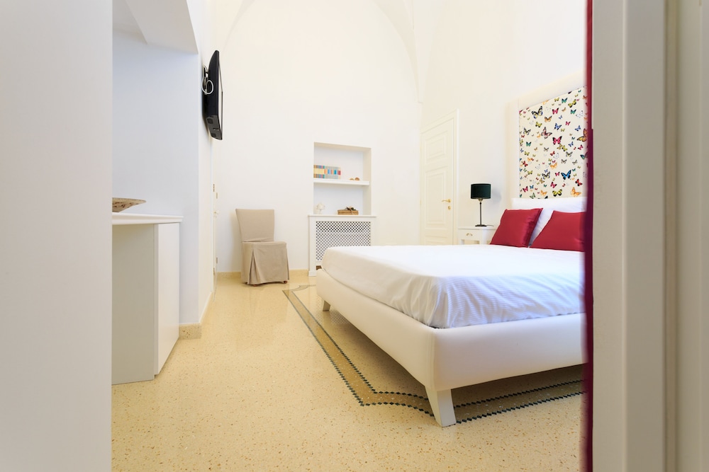 Deluxe Room - Photo 2