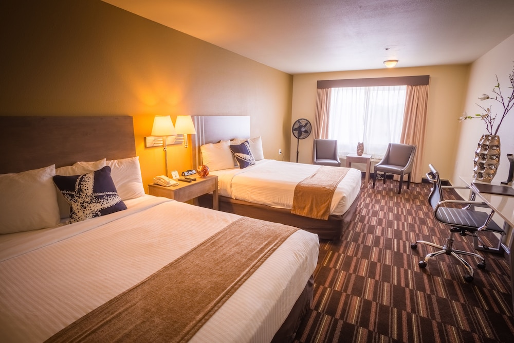 Standard Room, 2 Queen Beds, City View photo 1