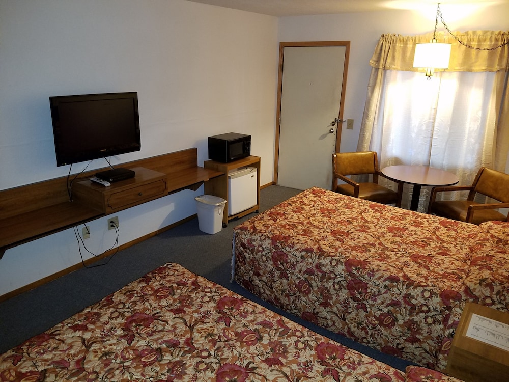 Basic Double Room, 2 Double Beds photo 3