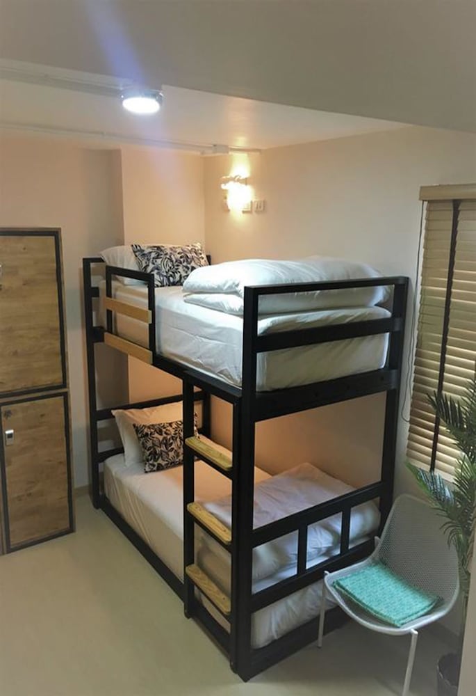 Economy Room, Multiple Beds, Shared Bathroom photo 3
