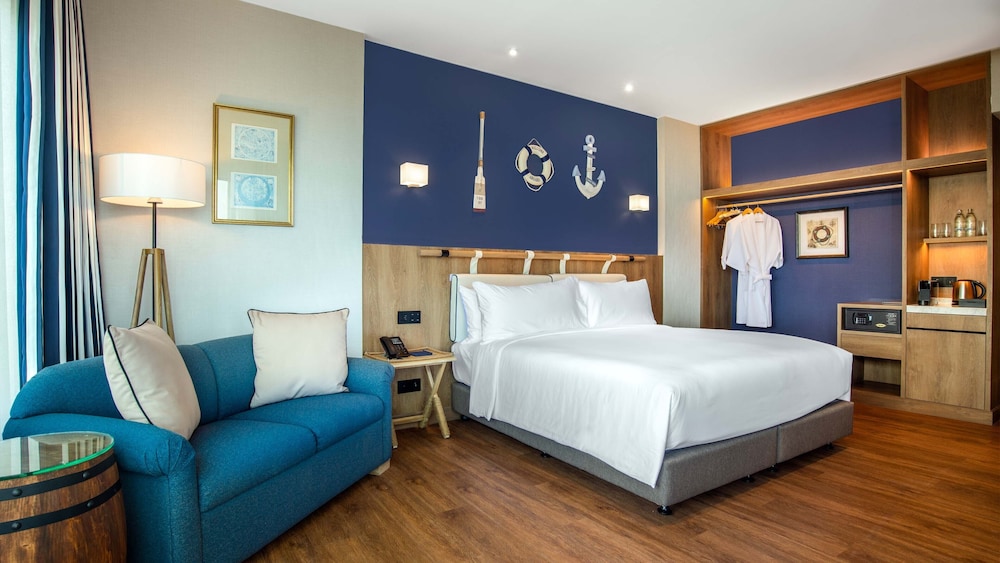 Deluxe Room, 1 King Bed - Photo 5