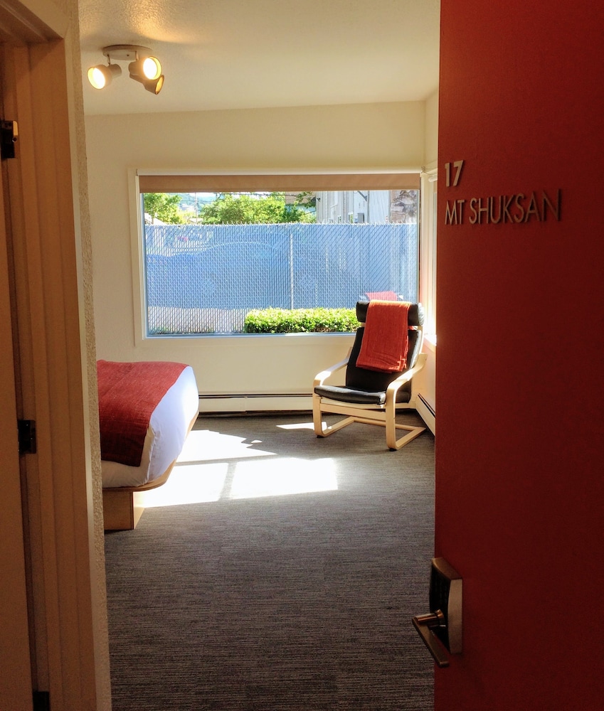 Room, 1 Queen Bed, Private Bathroom