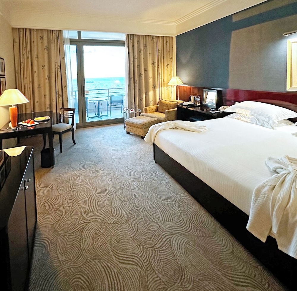 Royal Room, 1 King Bed, Sea View (Club) - Photo 6