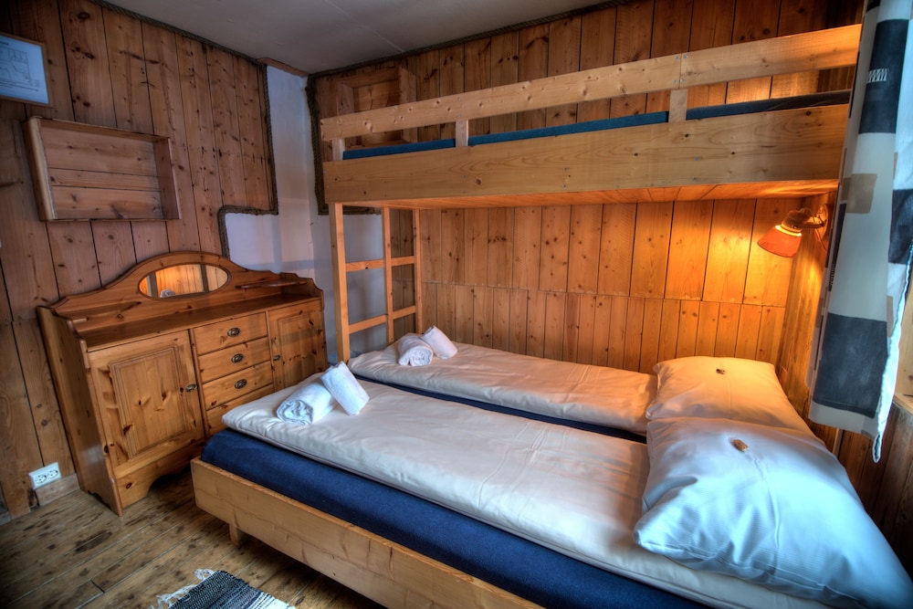 Basic Double Room, 1 Double Bed, Non Smoking - Photo 1
