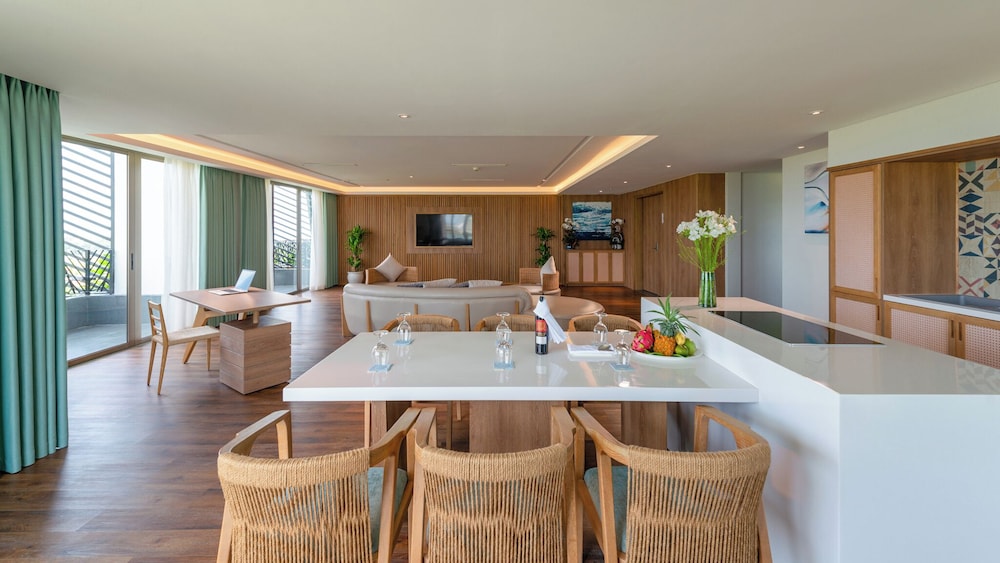 Penthouse with Daily Afternoon tea at VIP Lounge - Photo 1
