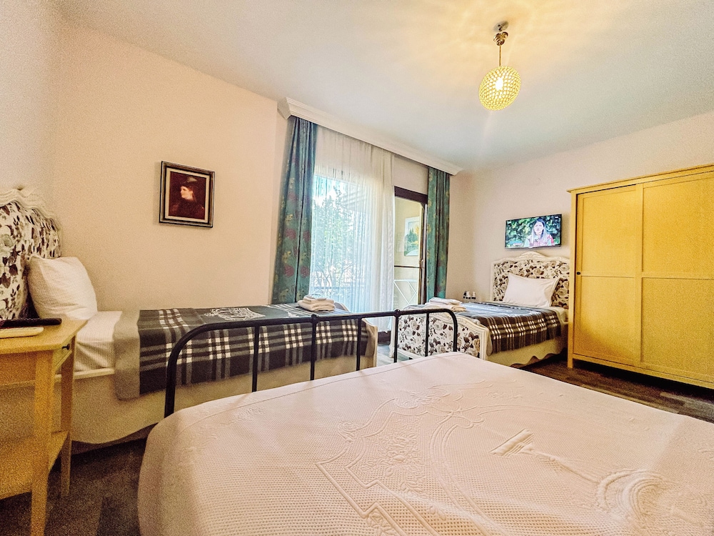 Grand Quadruple Room, Multiple Beds, Garden View