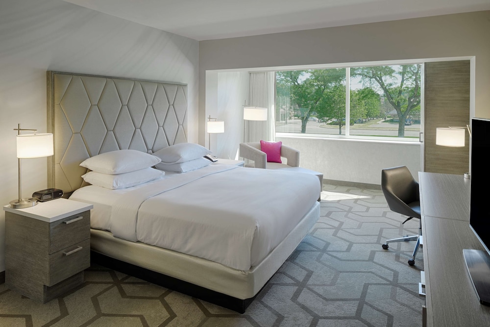 Deluxe Room, Accessible (Mobility & Hearing, Roll-in Shower)